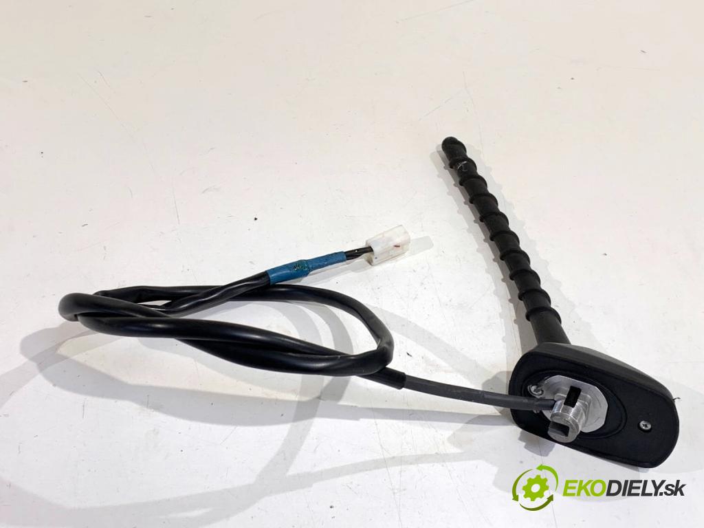 TOYOTA YARIS III liftback 2019 82 kW 1.5 (NSP131_) 1496 ANTENA