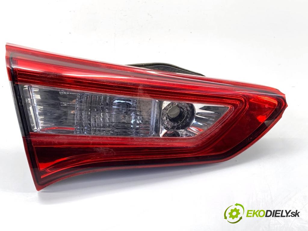 TOYOTA YARIS III liftback 2019 82 kW 1.5 (NSP131_) 1496 Svetlo zad ľavá strana vnútorná  (Kľučka dverí ostatné)