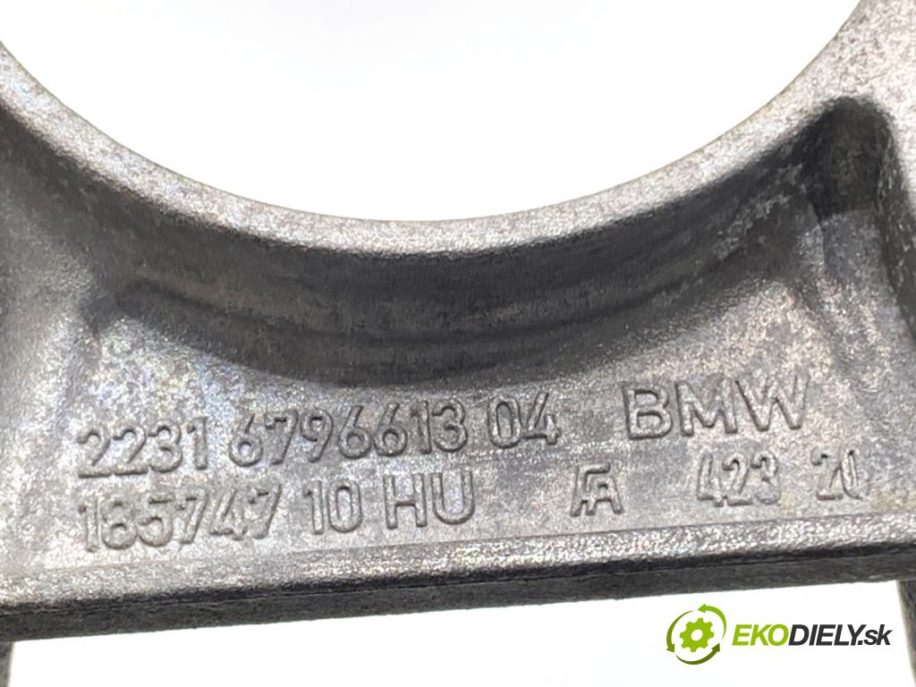 BMW F31 Kombi 2019 110 kW 318 d 1995 Držiak prevodovky 6859417