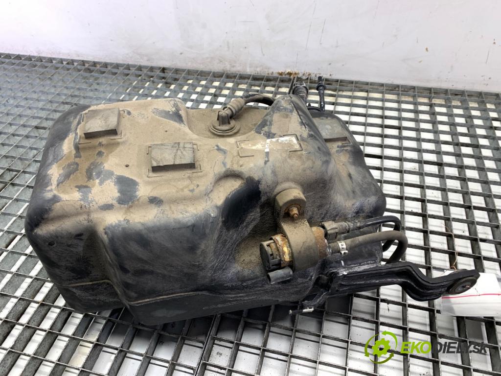 BMW F31 Kombi 2019 110 kW 318 d 1995 Nádržka SCR: 7399413