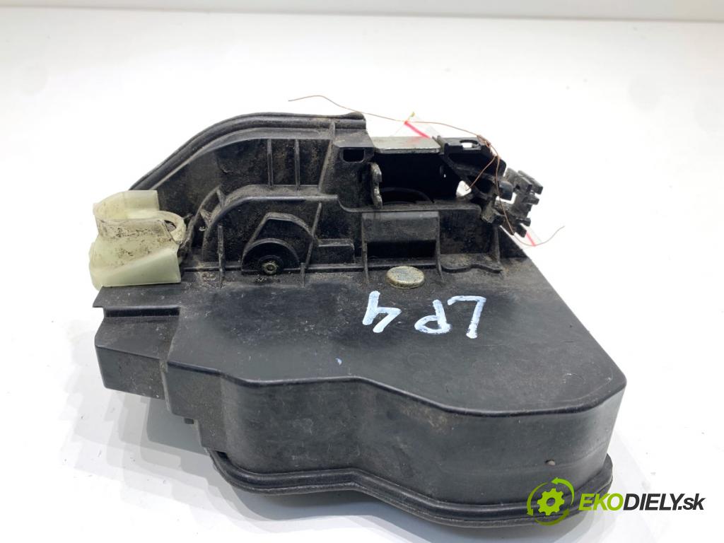 BMW F31 Kombi 2019 110 kW 318 d 1995 zámok dveře levý přední část 7229461