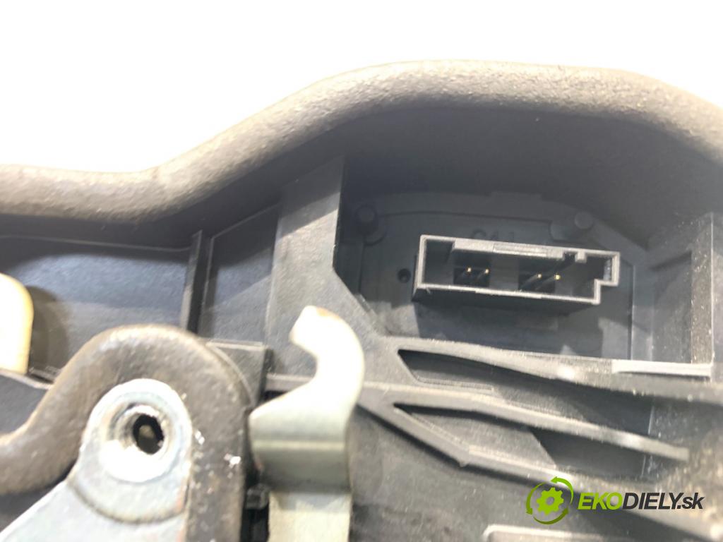 BMW F31 Kombi 2019 110 kW 318 d 1995 zámok dveře levý přední část 7229461
