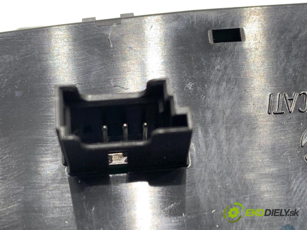 BMW F31 Kombi 2019 110 kW 318 d 1995 spínač světel 6847514