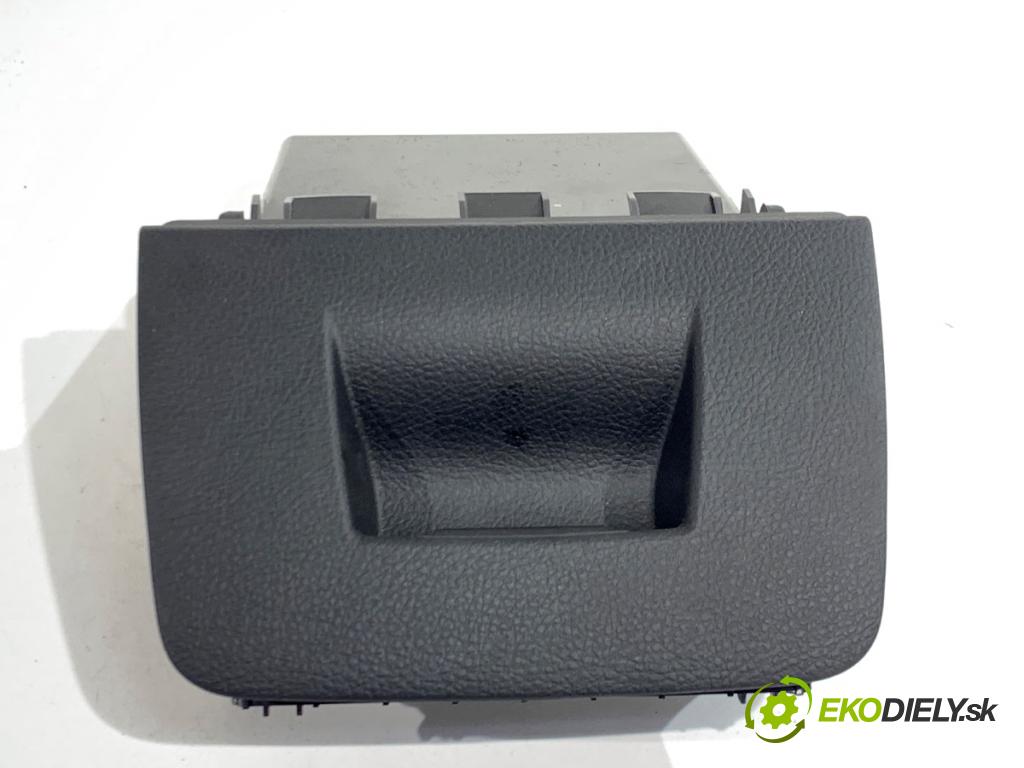 BMW F31 Kombi 2019 110 kW 318 d 1995 Priehradka, kastlík volantu 9218529