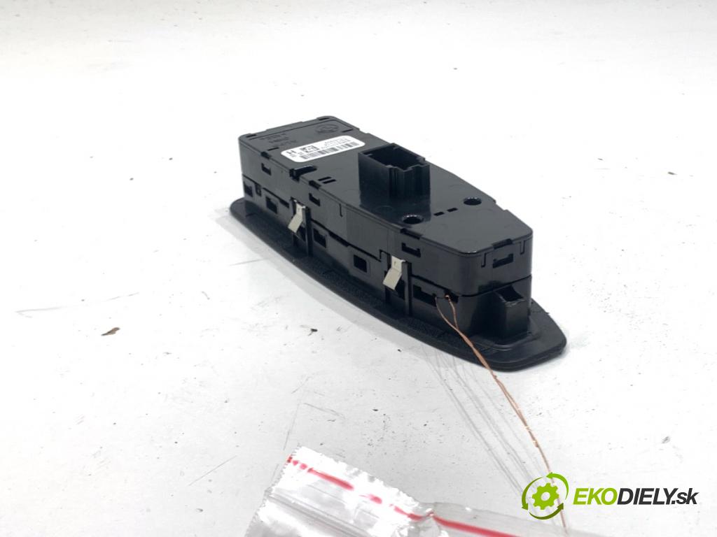 BMW F31 Kombi 2019 110 kW 318 d 1995 Prepínač okien 9362107 (Prepínacie páčky pod volantom)