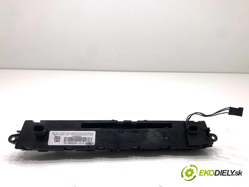 BMW F31 Kombi 2019 110 kW 318 d 1995 Panel ovládania radia 6832884 (Prepínacie páčky pod volantom)