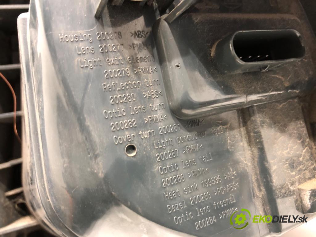 BMW F31 Kombi 2019 110 kW 318 d 1995 světlo levý zadní část