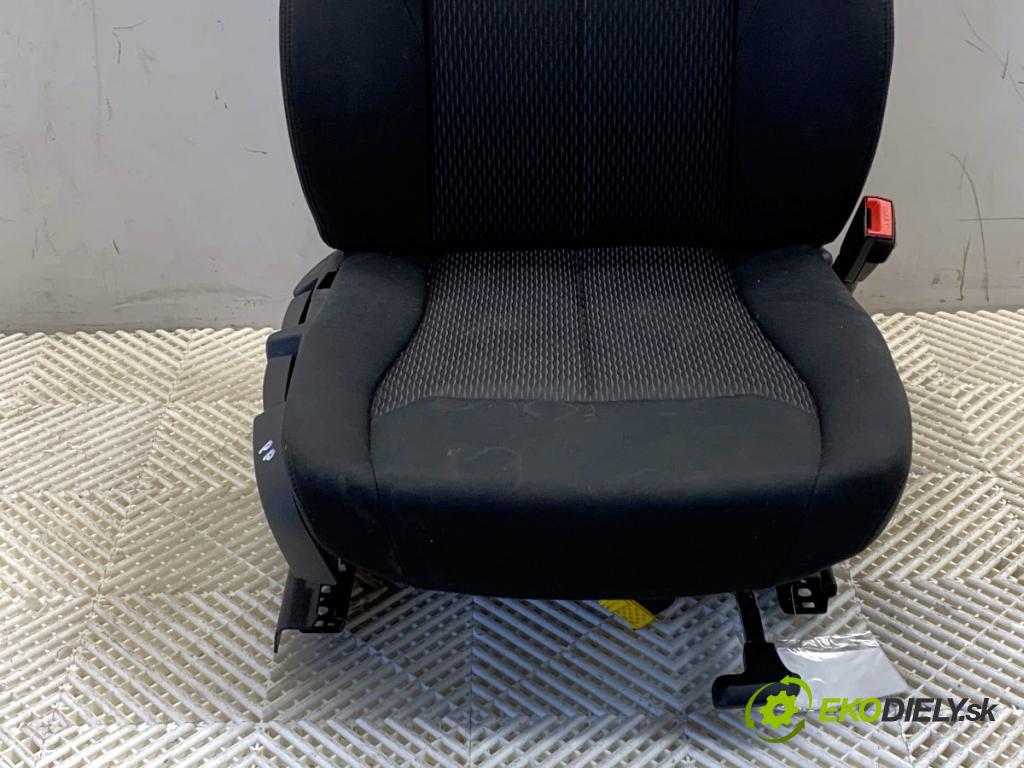 BMW F31 Kombi 2019 110 kW 318 d 1995 Sedadlo pravy predný