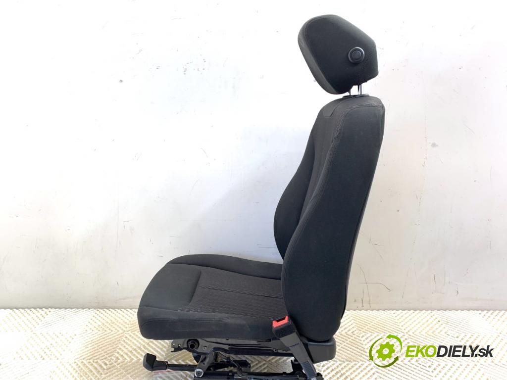 BMW F31 Kombi 2019 110 kW 318 d 1995 Sedadlo pravy predný