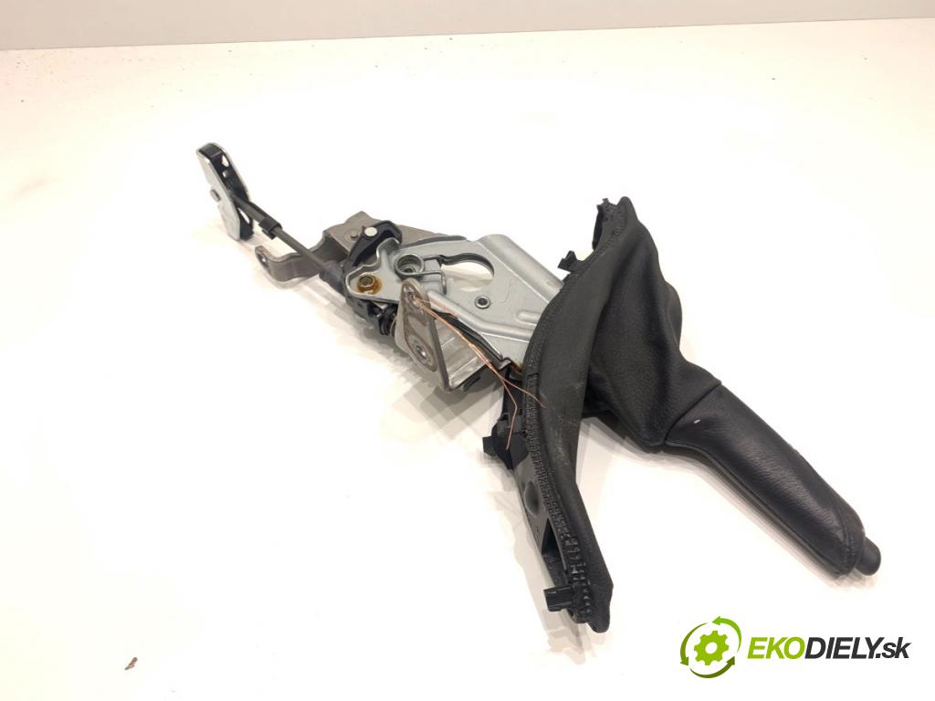 BMW F31 Kombi 2019 110 kW 318 d 1995 kulisa brzdy ruční brzdy 