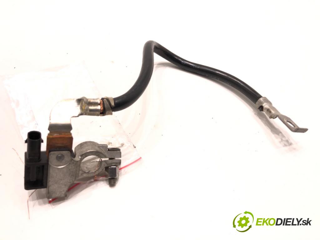 BMW F31 Kombi 2019 110 kW 318 d 1995 svorka MINUS: 9117877