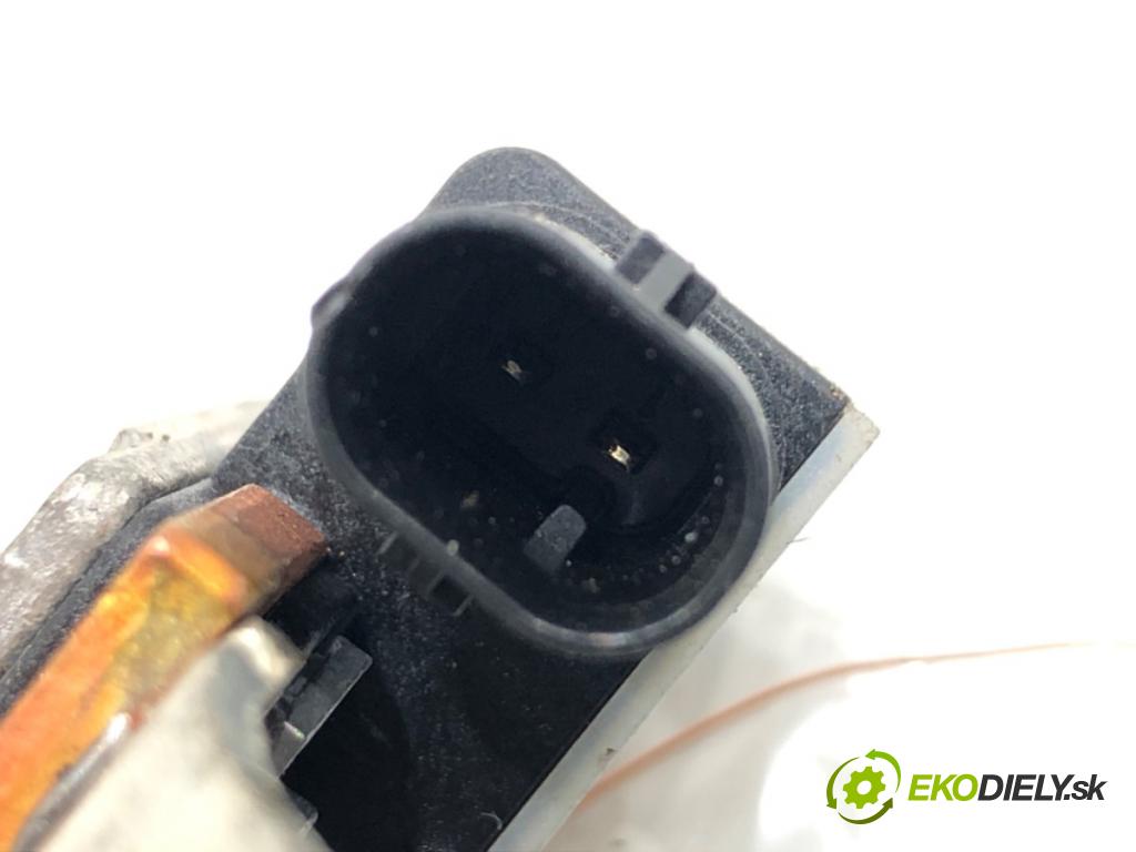 BMW F31 Kombi 2019 110 kW 318 d 1995 svorka MINUS: 9117877