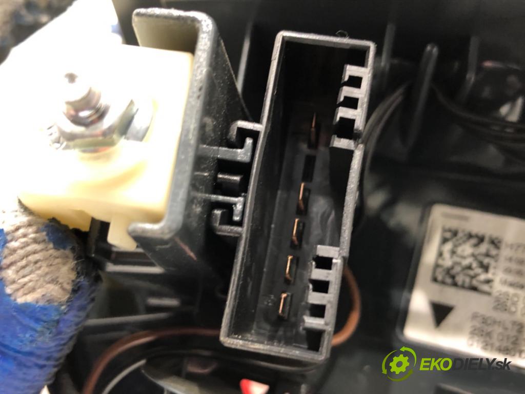 BMW F31 Kombi 2019 110 kW 318 d 1995 Svetlo zad ľavá strana vnútorná 6911907 (Kľučka dverí ostatné)