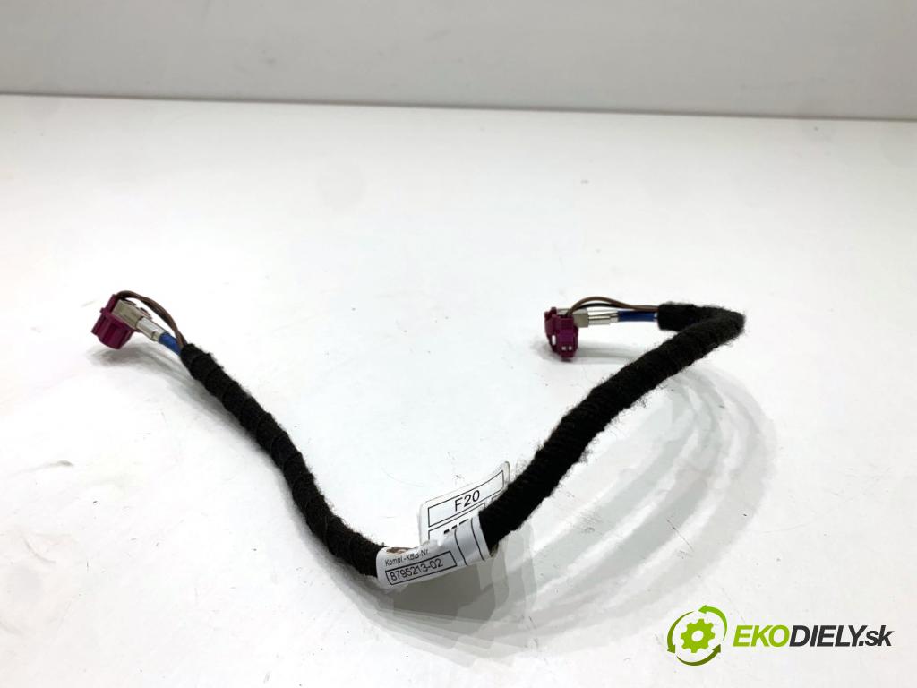 BMW F31 Kombi 2019 110 kW 318 d 1995 Rúrka DISPLEJ navigácie 8795212