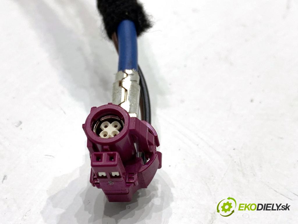 BMW F31 Kombi 2019 110 kW 318 d 1995 Rúrka DISPLEJ navigácie 8795212