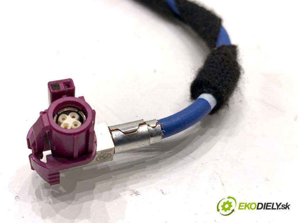 BMW F31 Kombi 2019 110 kW 318 d 1995 Rúrka DISPLEJ navigácie 8795212