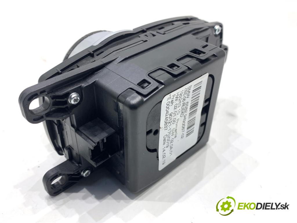 BMW F31 Kombi 2019 110 kW 318 d 1995 Panel ovládania radia 9490067 (Prepínacie páčky pod volantom)