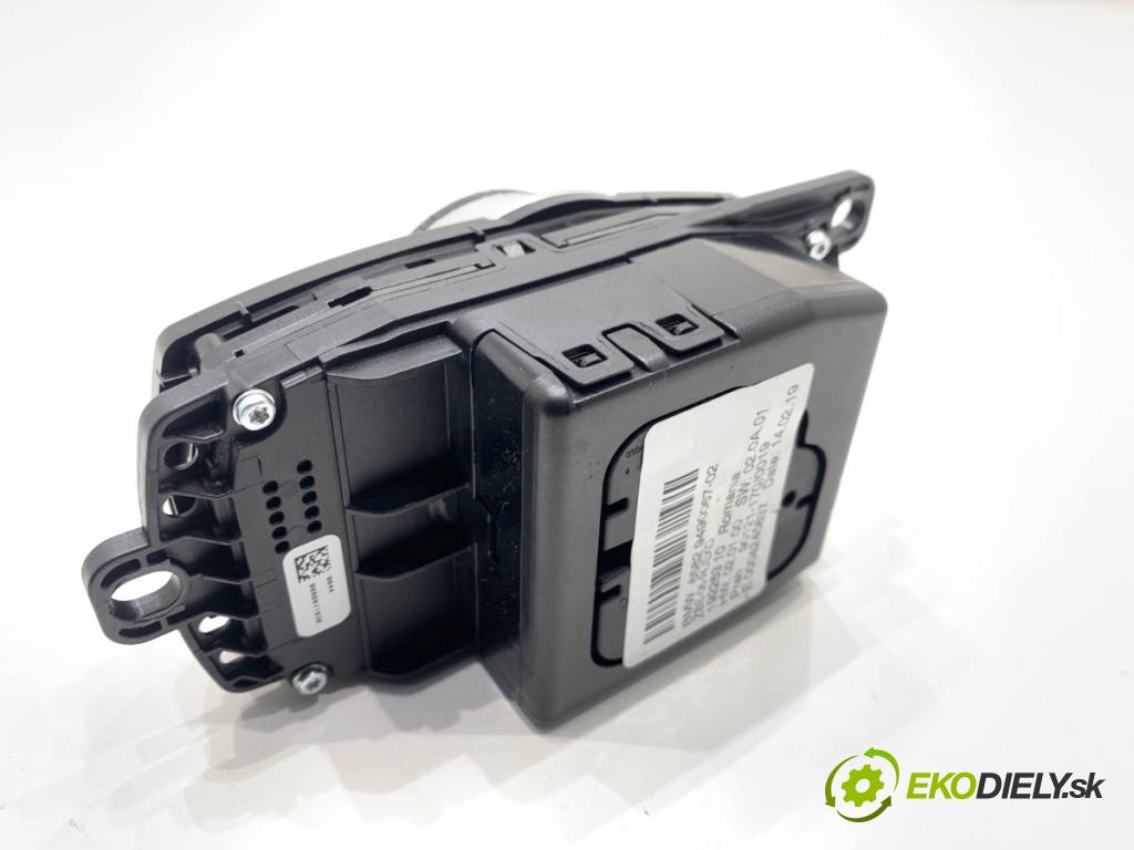 BMW F31 Kombi 2019 110 kW 318 d 1995 Panel ovládania radia 9490067 (Prepínacie páčky pod volantom)