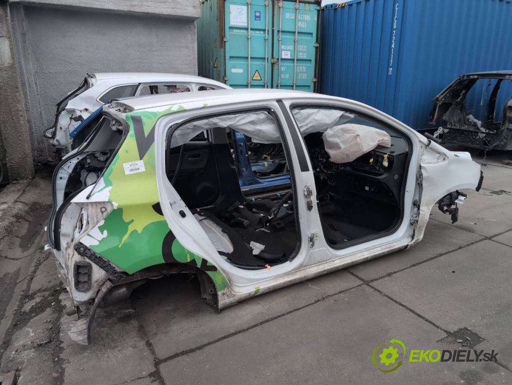 TOYOTA YARIS III liftback 2019 82 kW 1.5 (NSP131_) 1496 KAROSERIA ČTVRŤÁK blatník práh střecha PODŁUŻNICA