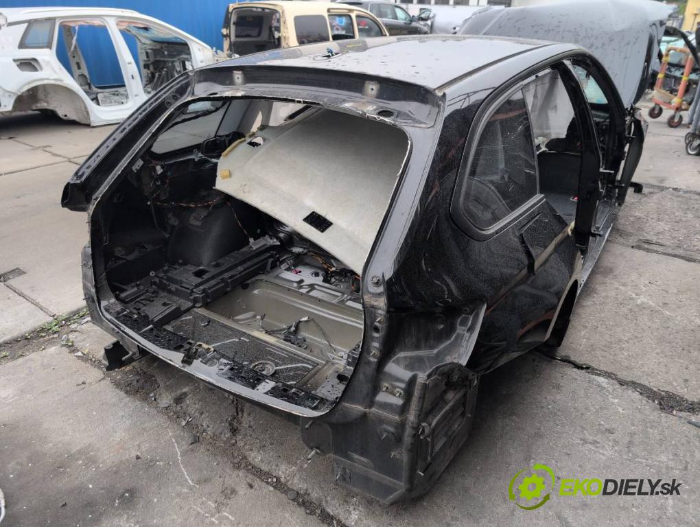 BMW F31 Kombi 2019 110 kW 318 d 1995 karoséria ČTVRŤÁK: Blatník prah strecha PODŁUŻNICA