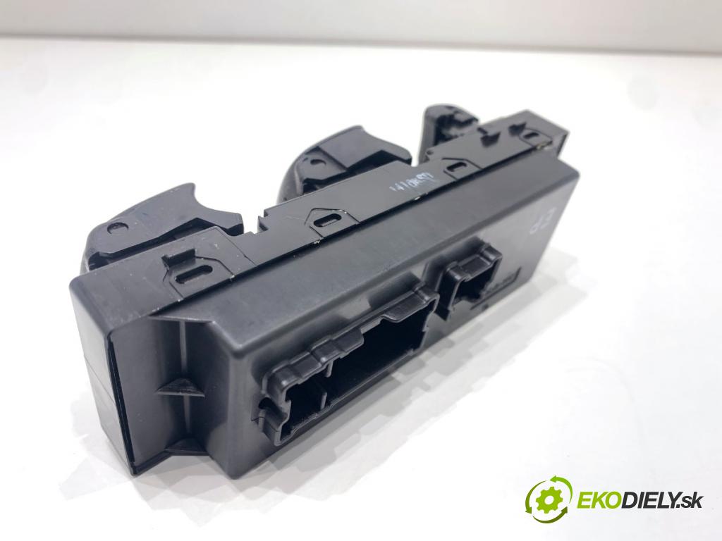 NISSAN QASHQAI J11 SUV 2014 96 kW 1.6 dCi 1598 Prepínač okien  (Prepínacie páčky pod volantom)