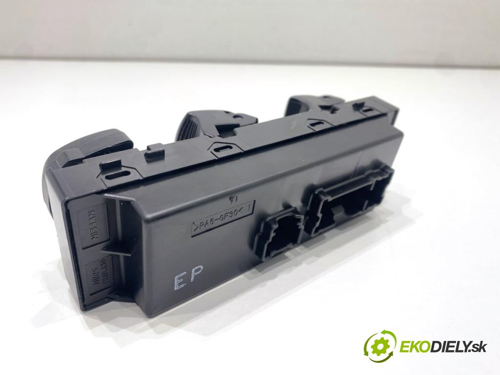 NISSAN QASHQAI J11 SUV 2014 96 kW 1.6 dCi 1598 Prepínač okien  (Prepínacie páčky pod volantom)