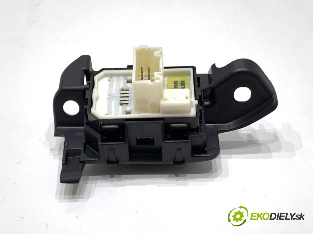 NISSAN QASHQAI J11 SUV 2014 96 kW 1.6 dCi 1598 Prepínač nastavenia spätných zrkadiel 255704EA1B (Prepínacie páčky pod volantom)