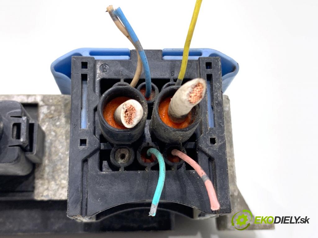 NISSAN QASHQAI J11 SUV 2014 96 kW 1.6 dCi 1598 relé sviečok žhavenia 8200558438-A (Relé)