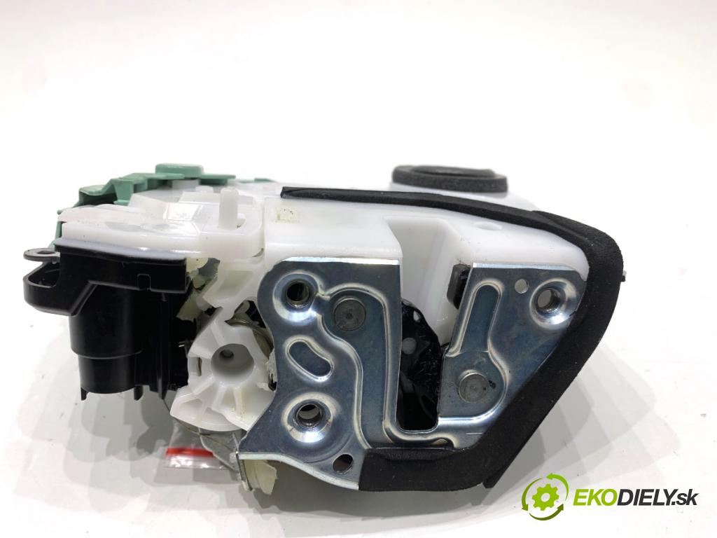 SUZUKI SWIFT VI liftback 2024 61 kW 1.2 VVT Hybrid (ZCEDS, AOL312) 1197 zámok Dvere pravy zad 