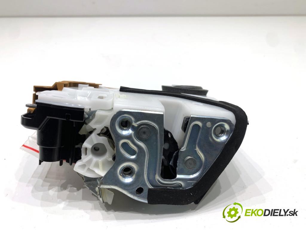 SUZUKI SWIFT VI liftback 2024 61 kW 1.2 VVT Hybrid (ZCEDS, AOL312) 1197 zámok Dvere pravy predný 