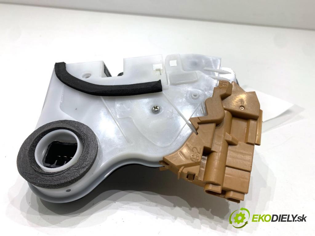 SUZUKI SWIFT VI liftback 2024 61 kW 1.2 VVT Hybrid (ZCEDS, AOL312) 1197 zámok Dvere pravy predný