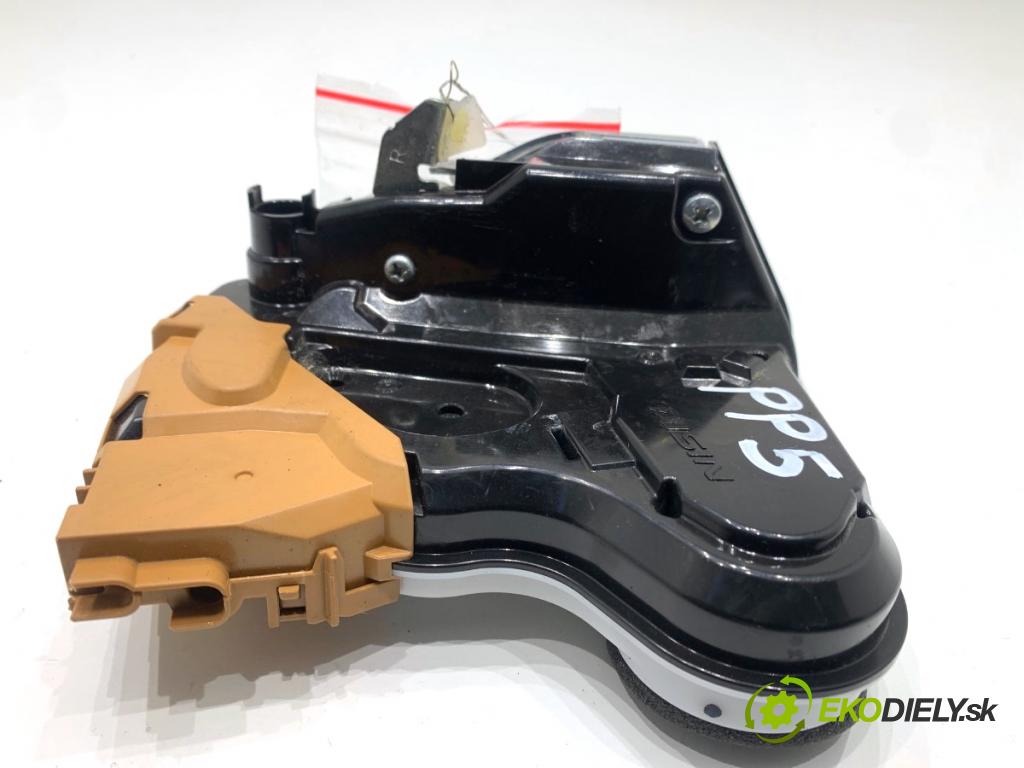 SUZUKI SWIFT VI liftback 2024 61 kW 1.2 VVT Hybrid (ZCEDS, AOL312) 1197 zámok Dvere pravy predný