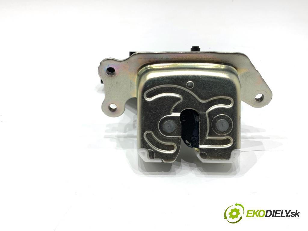 SUZUKI SWIFT VI liftback 2024 61 kW 1.2 VVT Hybrid (ZCEDS, AOL312) 1197 zámok dverí zad 