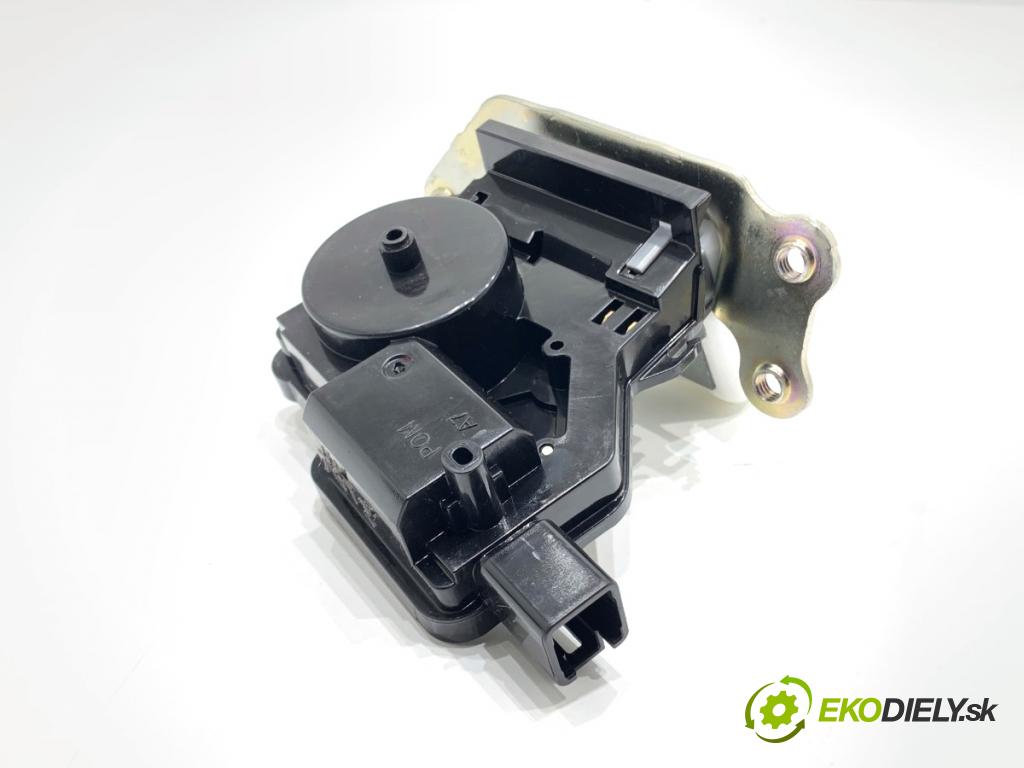 SUZUKI SWIFT VI liftback 2024 61 kW 1.2 VVT Hybrid (ZCEDS, AOL312) 1197 zámok dverí zad