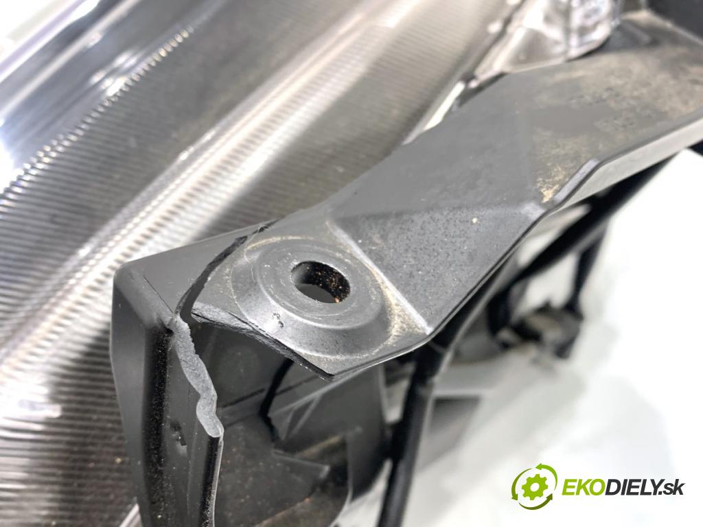 SUZUKI SWIFT VI liftback 2024 61 kW 1.2 VVT Hybrid (ZCEDS, AOL312) 1197 světlomet pravý přední část