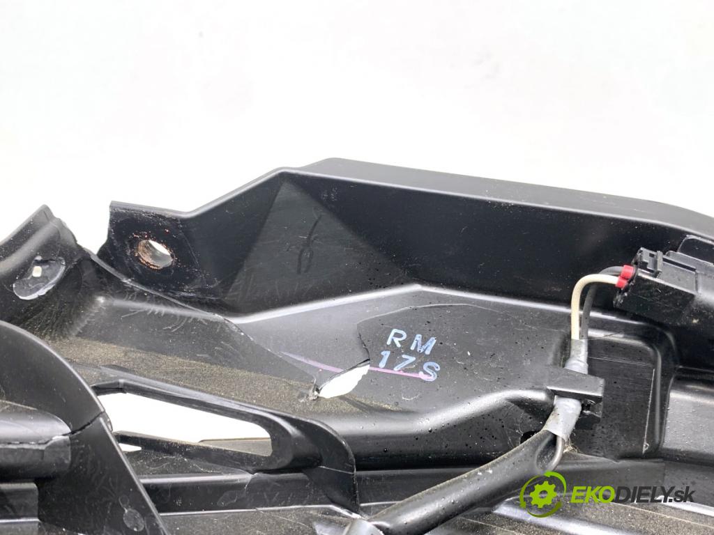 SUZUKI SWIFT VI liftback 2024 61 kW 1.2 VVT Hybrid (ZCEDS, AOL312) 1197 světlomet pravý přední část