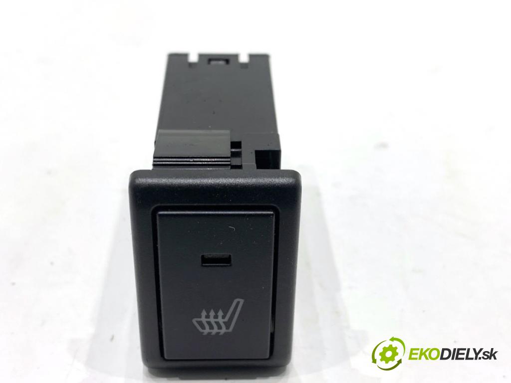 SUZUKI SWIFT VI liftback 2024 61 kW 1.2 VVT Hybrid (ZCEDS, AOL312) 1197 Prepínač ohrievania, vyhrievania sedačky SP241-202 (Prepínacie páčky pod volantom)