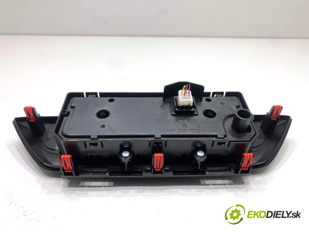 SUZUKI SWIFT VI liftback 2024 61 kW 1.2 VVT Hybrid (ZCEDS, AOL312) 1197 Panel ovládania kúrenia 39510-69T00 (Prepínacie páčky pod volantom)