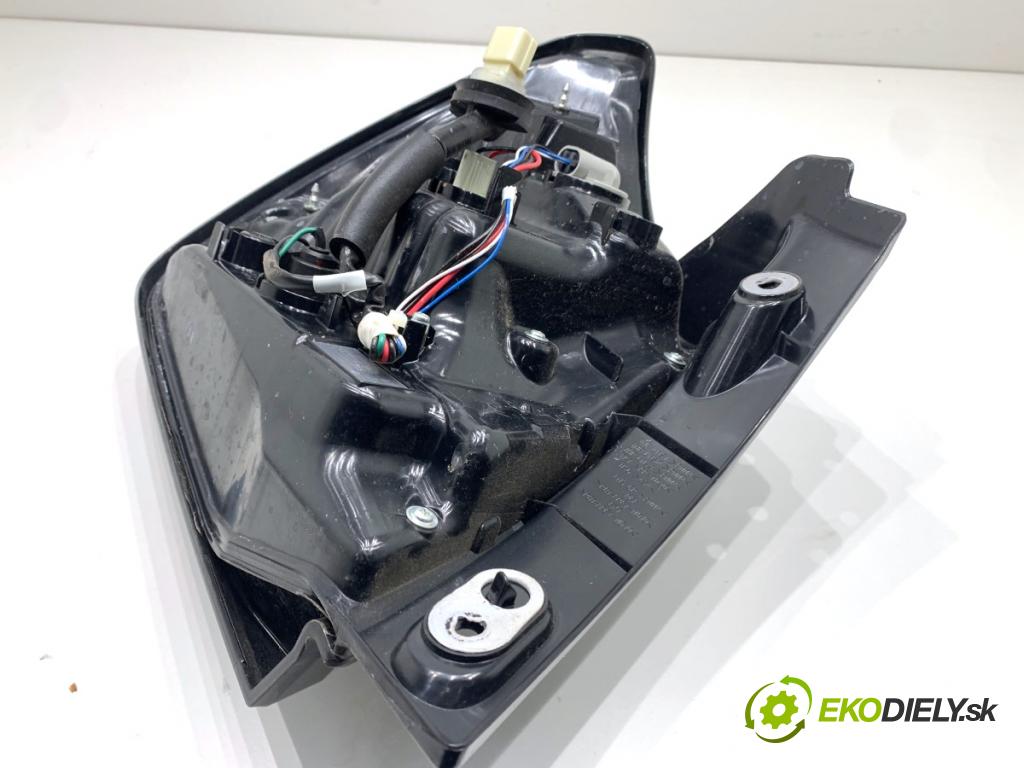 SUZUKI SWIFT VI liftback 2024 61 kW 1.2 VVT Hybrid (ZCEDS, AOL312) 1197 Svetlo pravy zad