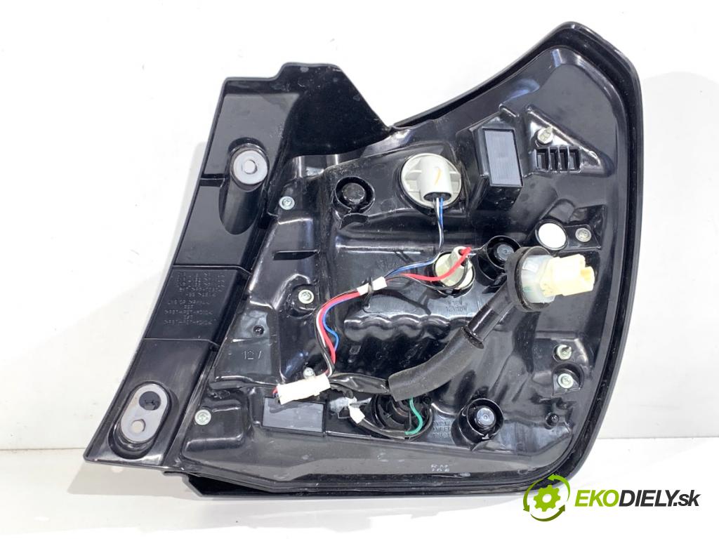 SUZUKI SWIFT VI liftback 2024 61 kW 1.2 VVT Hybrid (ZCEDS, AOL312) 1197 Svetlo ľavy zad