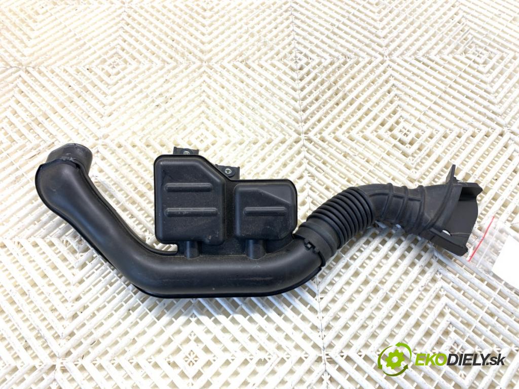 SUZUKI SWIFT VI liftback 2024 61 kW 1.2 VVT Hybrid (ZCEDS, AOL312) 1197 Volant vzduchu 69T-R01