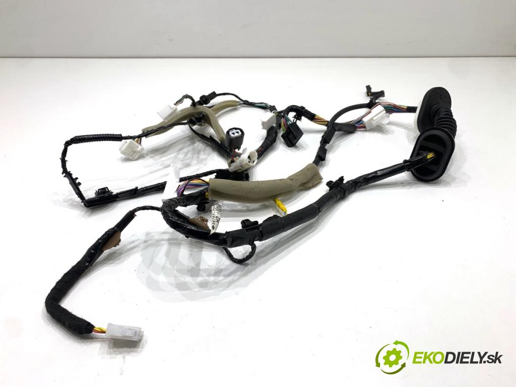 SUZUKI SWIFT VI liftback 2024 61 kW 1.2 VVT Hybrid (ZCEDS, AOL312) 1197 Káblovačka Dvere predný pravy 