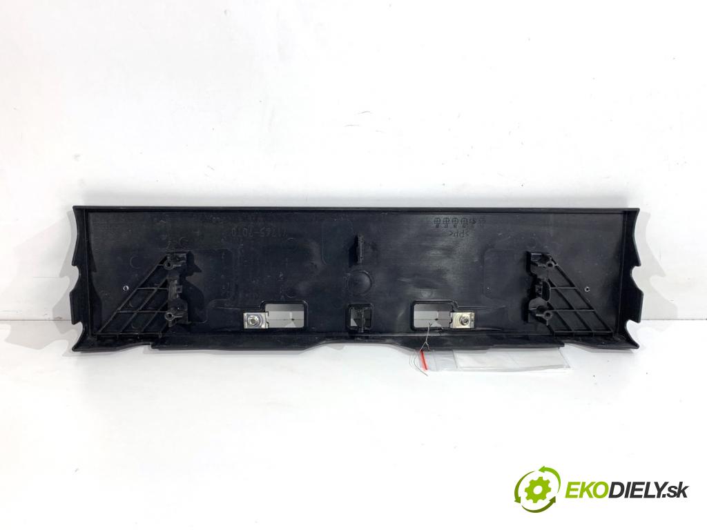 SUZUKI SWIFT VI liftback 2024 61 kW 1.2 VVT Hybrid (ZCEDS, AOL312) 1197 PODLOŽKA pod tabule zadní část 71745-70T0