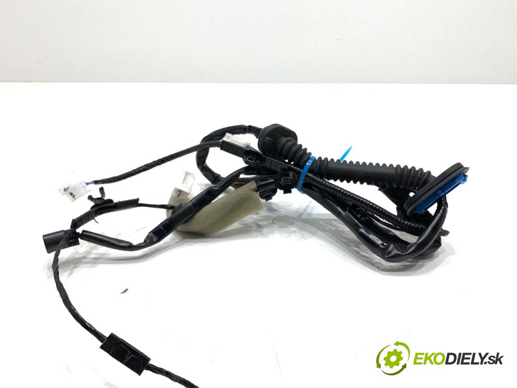 SUZUKI SWIFT VI liftback 2024 61 kW 1.2 VVT Hybrid (ZCEDS, AOL312) 1197 Káblovačka Dvere zad pravy