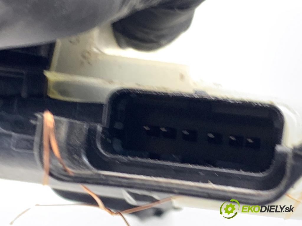 TOYOTA PROACE Autobus 2024 130 kW 2.0 D4d (MDZ6) 1997 zámok dveře pravý přední část 084140