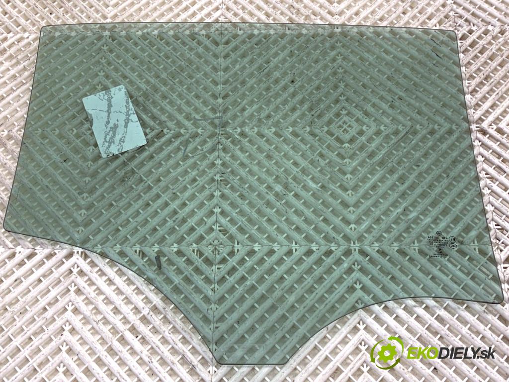 MERCEDES-BENZ KLASA GLA SUV 2017 100 kW GLA 200 CDI 4-matic (156.902) 2143 okno levý zadní část