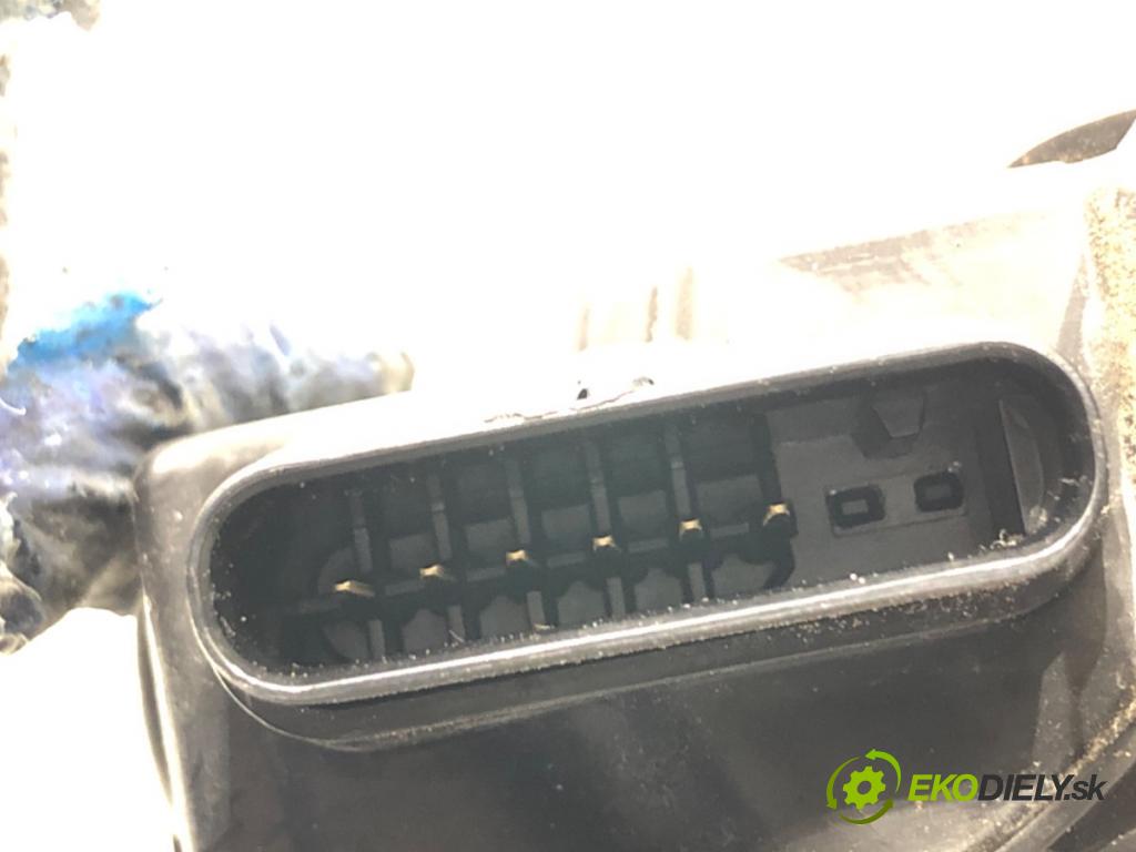 VOLVO XC60 II SUV 2020 173 kW B5 Mild-Hybrid AWD 1969 zámok Dvere pravy predný 31462456