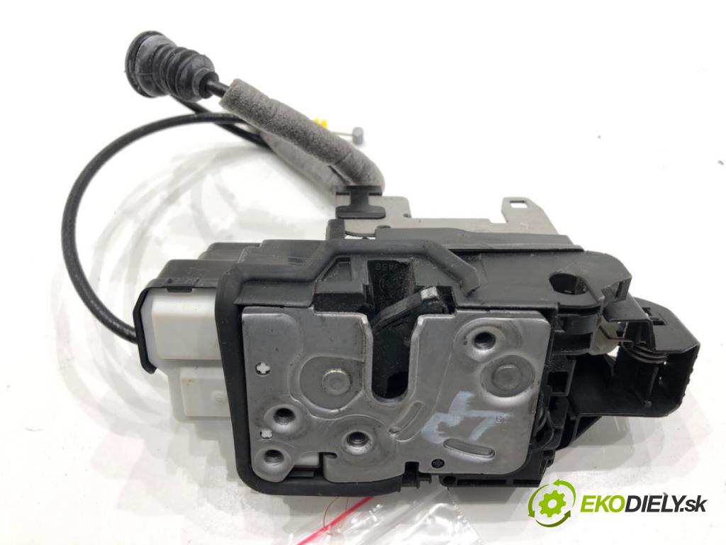 VOLVO XC60 II SUV 2020 173 kW B5 Mild-Hybrid AWD 1969 zámok Dvere ľavy predný 31349894