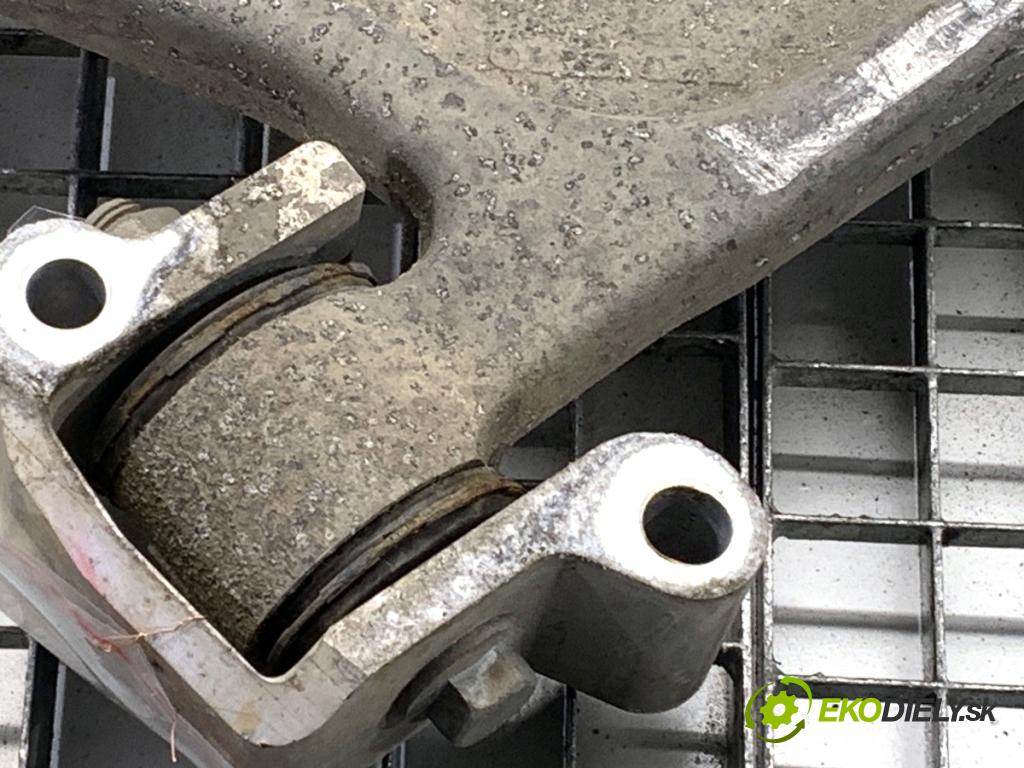 VOLVO XC60 II SUV 2020 173 kW B5 Mild-Hybrid AWD 1969 Rameno pravy predný