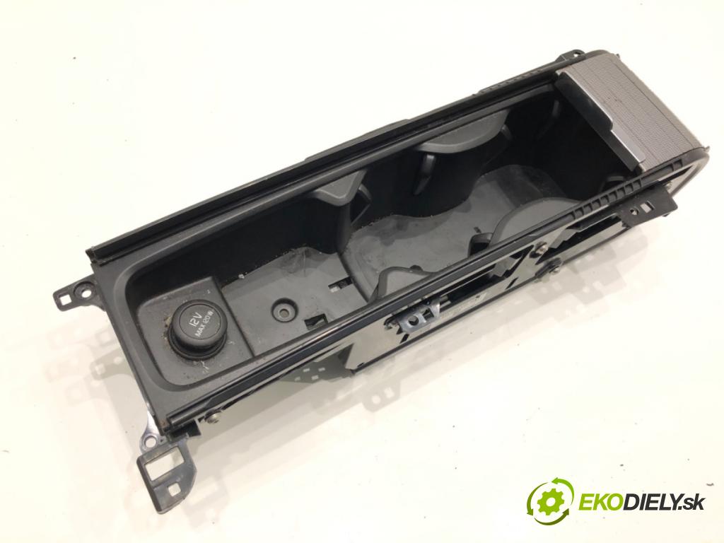 VOLVO XC60 II SUV 2020 173 kW B5 Mild-Hybrid AWD 1969 Držiak na nápoje 311609601 (Držiak (úchyt) na nápoje)